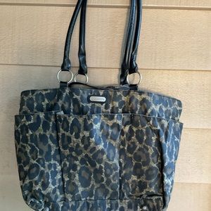 Baggallini travel bag camouflage with suitcase sleeve